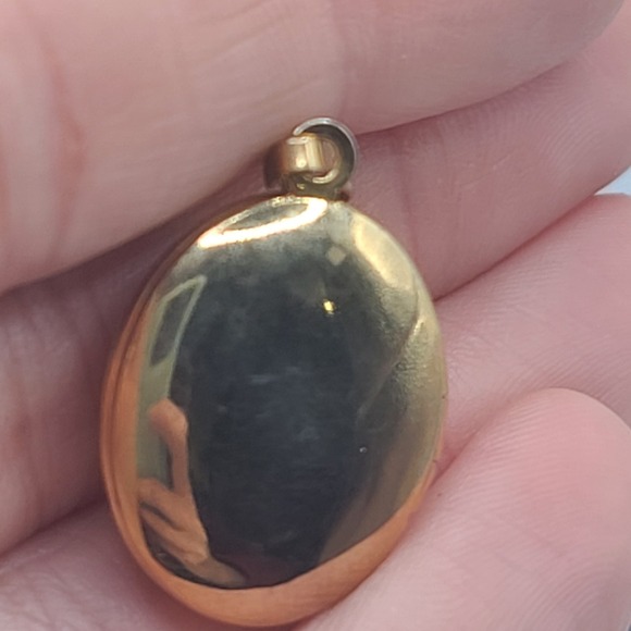 Vintage Cameo Locket Gold Tone Pendant - Picture 5 of 9